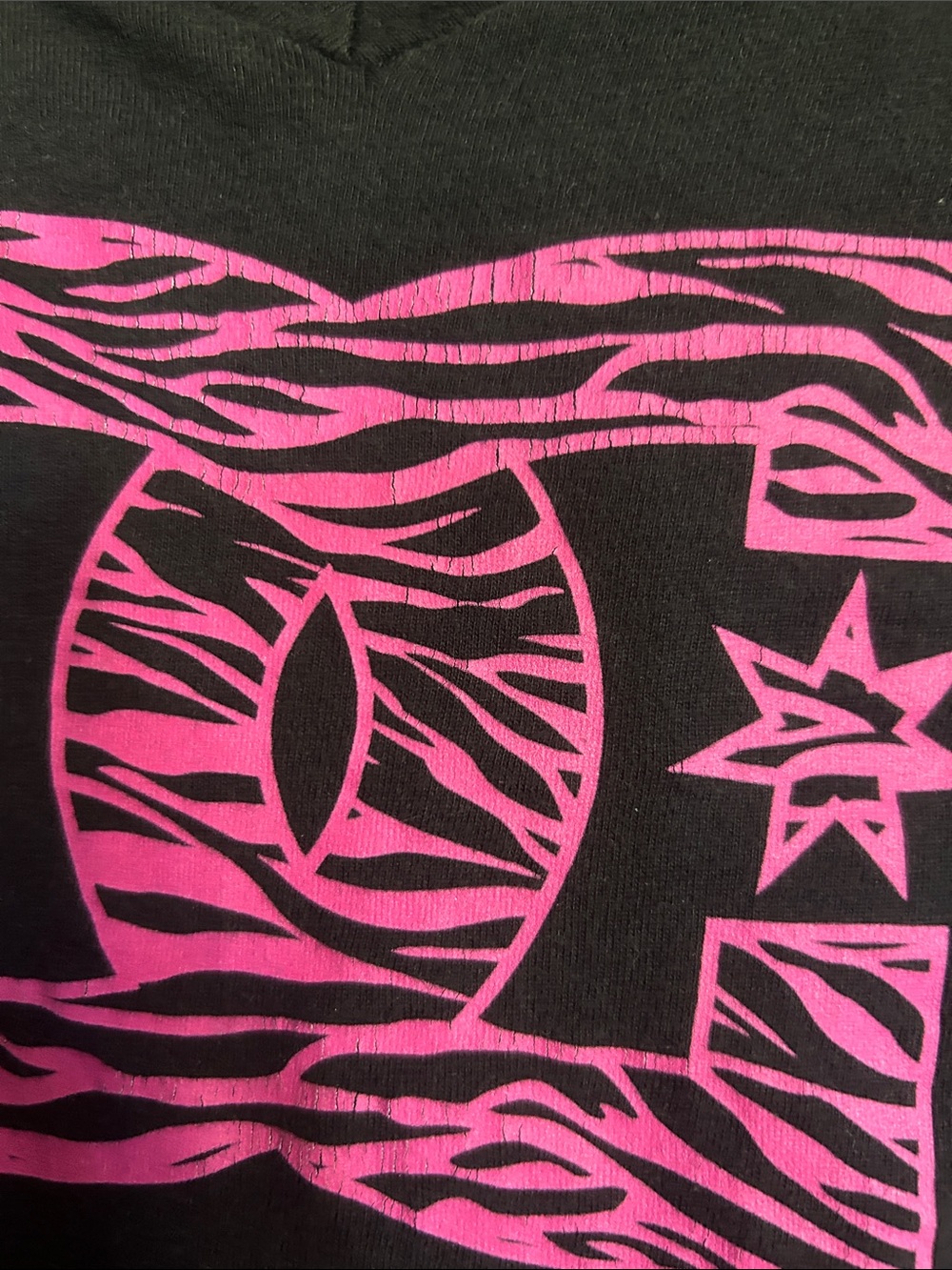 DC v neck - Picture 4 of 4